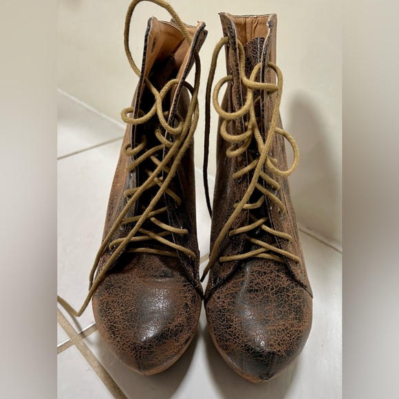 Brown heel-less lace up boots - Picture 2 of 6